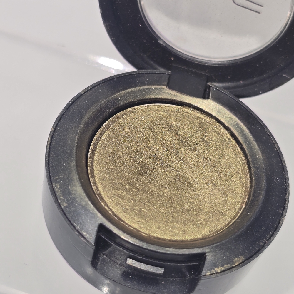 MAC Cosmetics DISCONTINUED EYESHADOW - "SUMPTUOUS OLIVE"